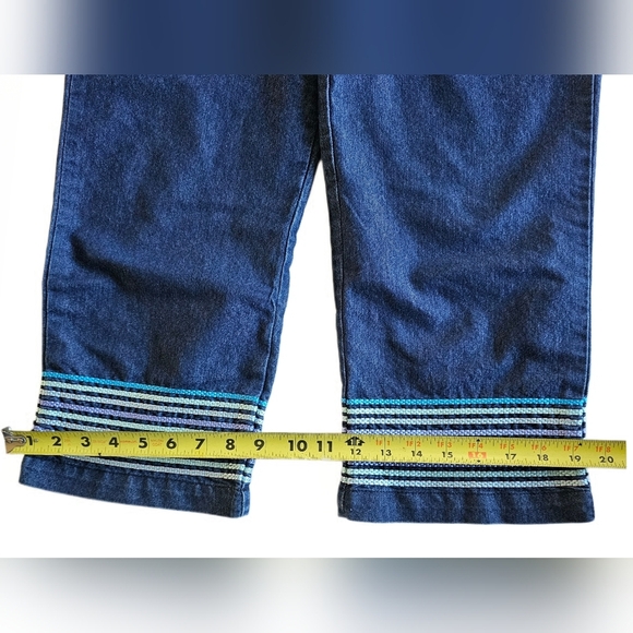 Gloria Vanderbilt Denim Embroidered Capri Jeans with Red Label - Picture 8 of 13